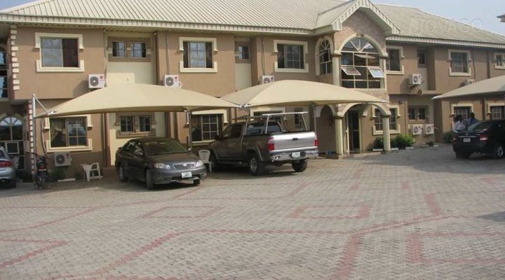 Next Level Hotel &Suites