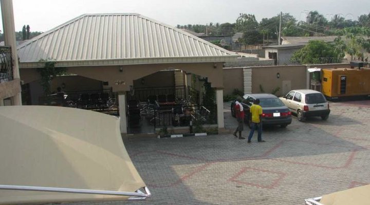 Next Level Hotel &Suites