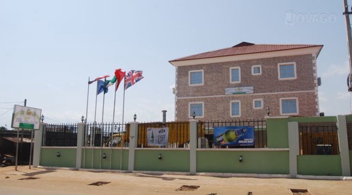 De-Royale Hotel & Suites