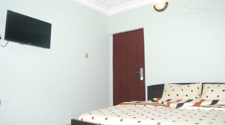 De-Royale Hotel & Suites