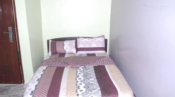 De-Royale Hotel & Suites