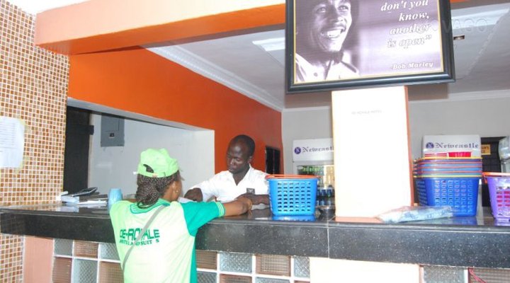 De-Royale Hotel & Suites