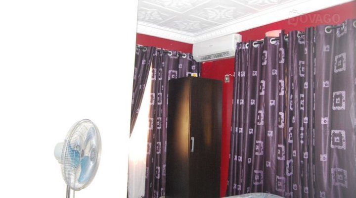 De-Royale Hotel & Suites