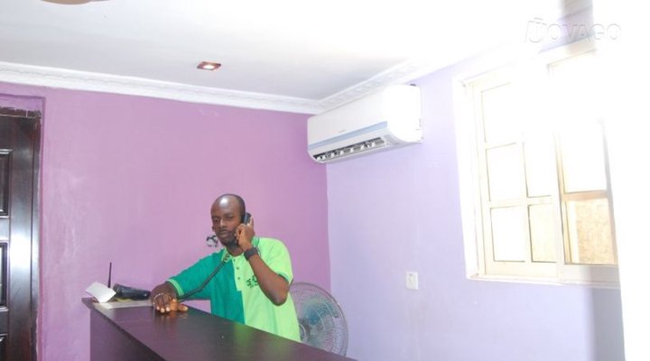 De-Royale Hotel & Suites