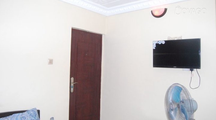 De-Royale Hotel & Suites