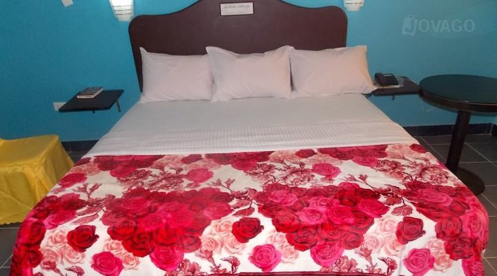 Mayroses Hotel