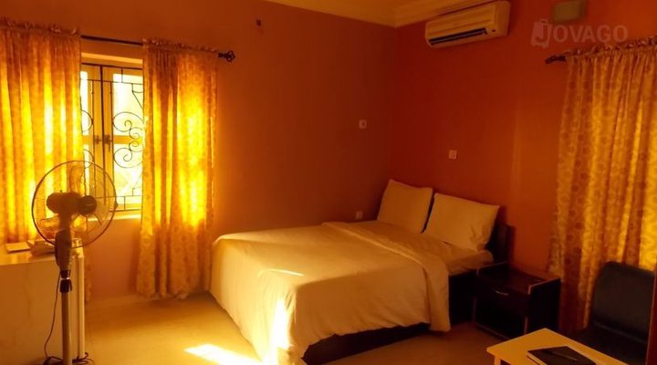 Houz 24 Hotel