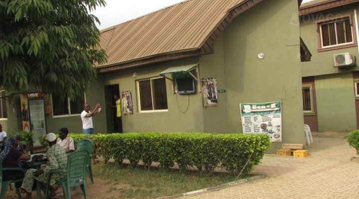 Ben-K Guest House & Relaxation Centre