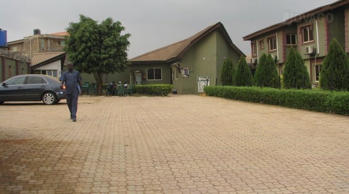 Ben-K Guest House & Relaxation Centre