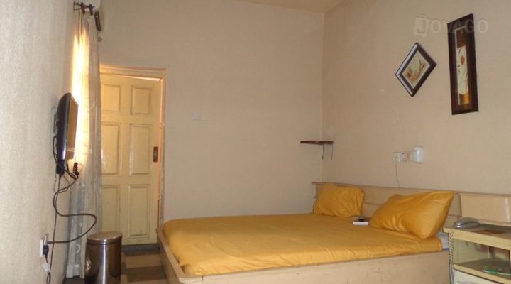 Las Pamas Holiday Inn & Resort Limited