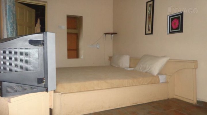 Las Pamas Holiday Inn & Resort Limited