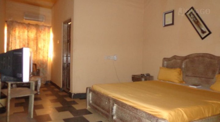 Las Pamas Holiday Inn & Resort Limited