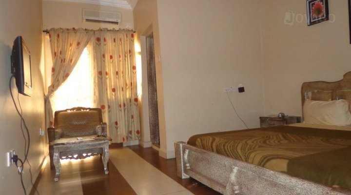 Las Pamas Holiday Inn & Resort Limited