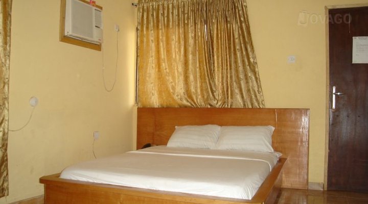 Wuraola Inn