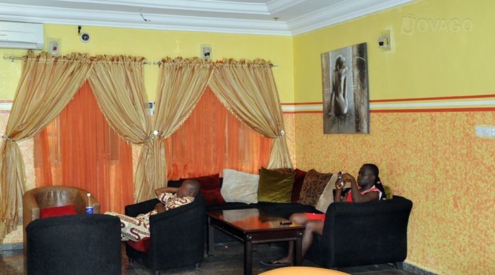 Golden Bird Hotel & Suite