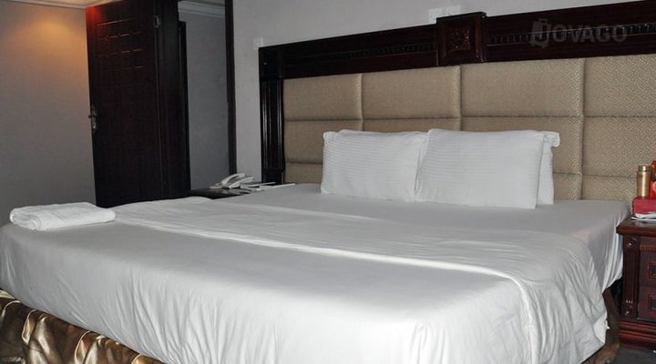 Golden Bird Hotel & Suite