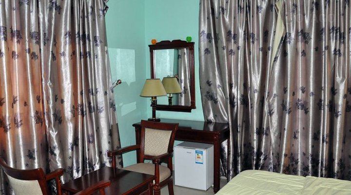 Golden Bird Hotel & Suite