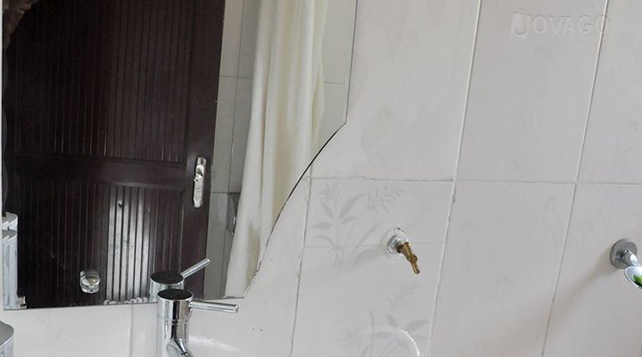 Golden Bird Hotel & Suite