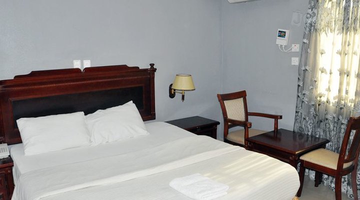Golden Bird Hotel & Suite