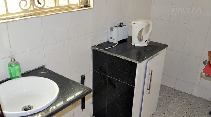 Golden Bird Hotel & Suite