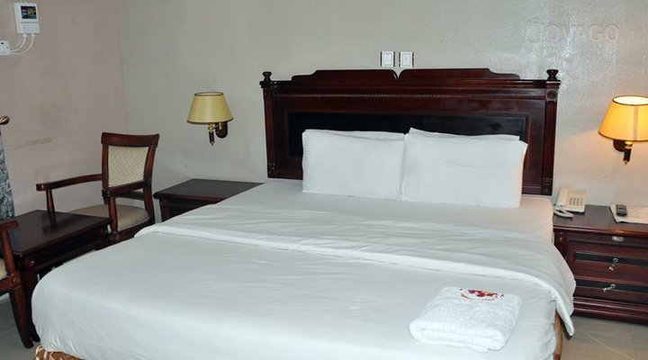 Golden Bird Hotel & Suite