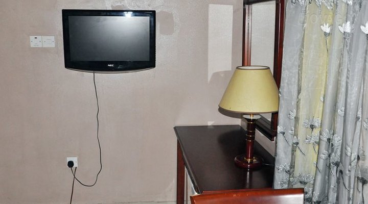 Golden Bird Hotel & Suite