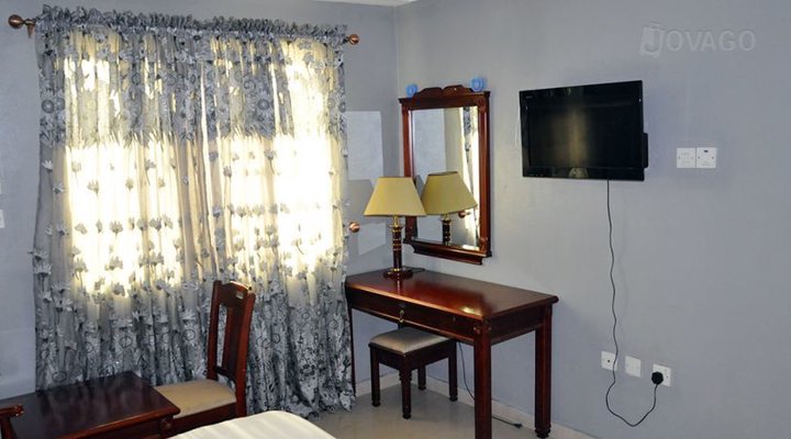 Golden Bird Hotel & Suite