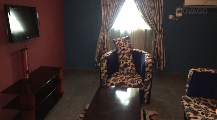Golden Bird Hotel & Suite
