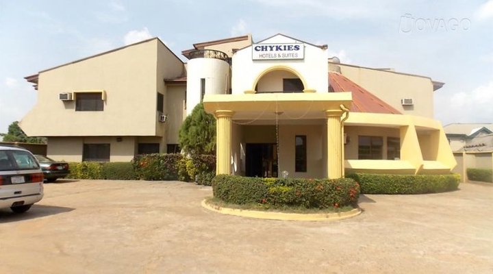 Chykies Hotel And Suites