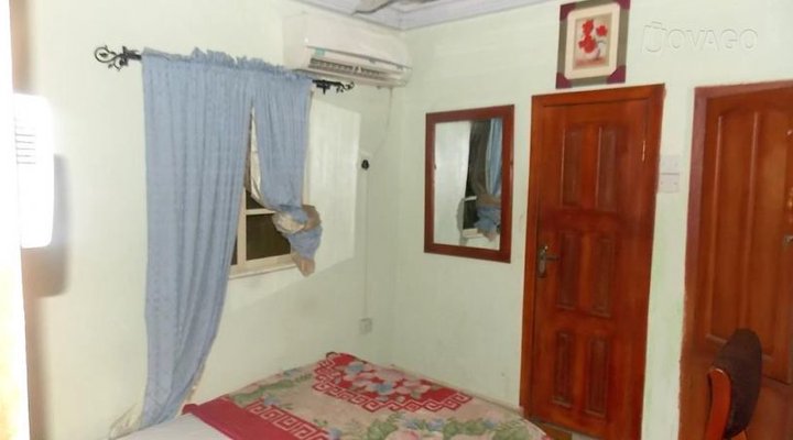 Daisy Hotel And Suites