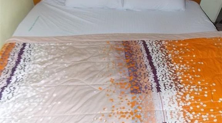 Daisy Hotel And Suites