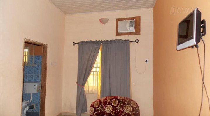 El-Clon Guest House