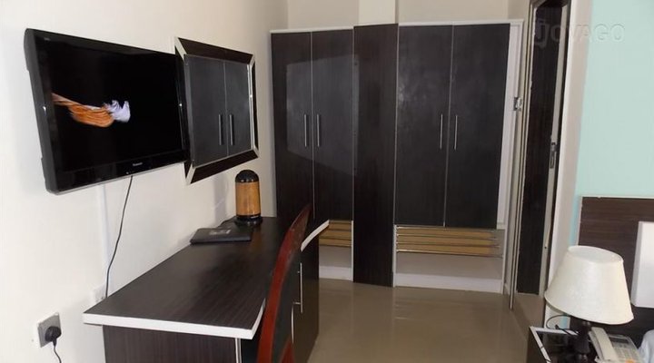 Kim Royal Hotel And Suites