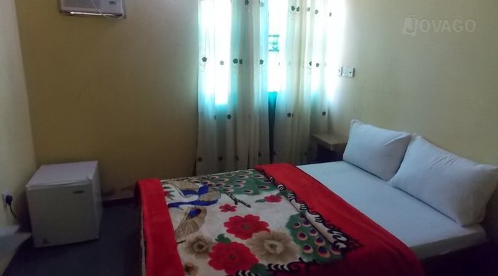 Ellaxyn Hotel & Resort