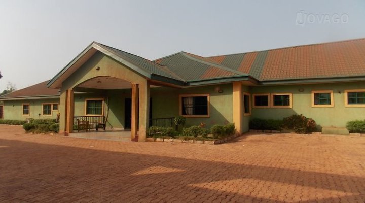 Ellaxyn Hotel & Resort