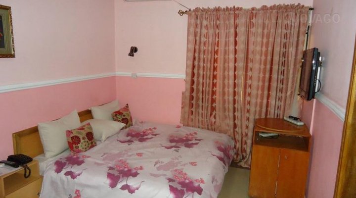 White Plain Suites And Tower