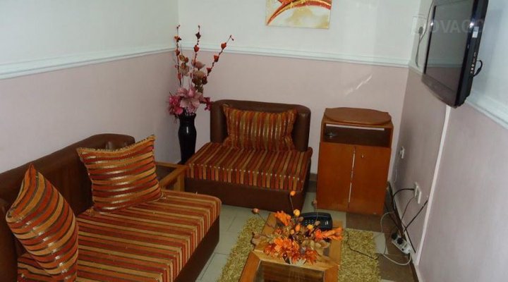 White Plain Suites And Tower