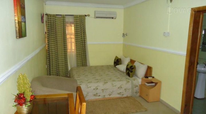 White Plain Suites And Tower