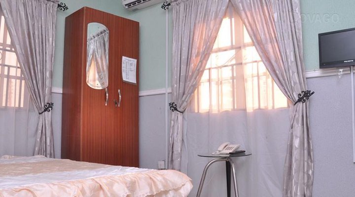 Golden Point Hotel And Suites