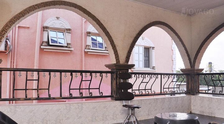Golden Point Hotel And Suites
