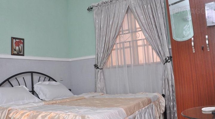 Golden Point Hotel And Suites