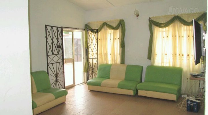 The Le Castle Annex