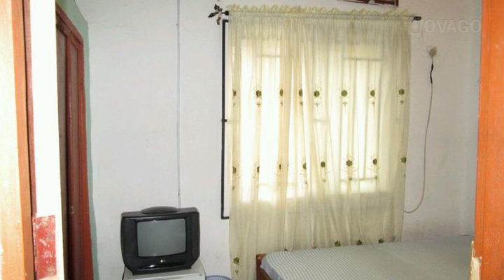 The Le Castle Annex