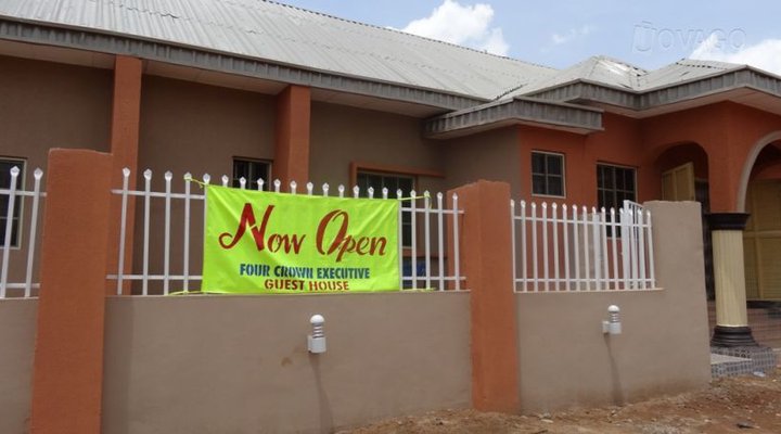 Four Crown Guesthouse