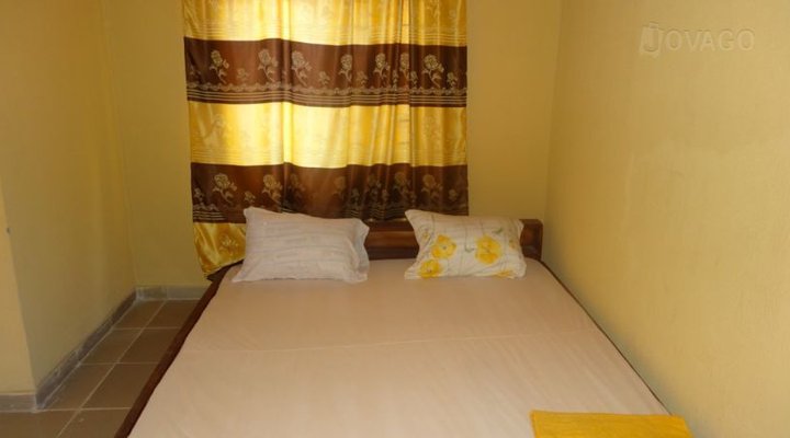 Four Crown Guesthouse