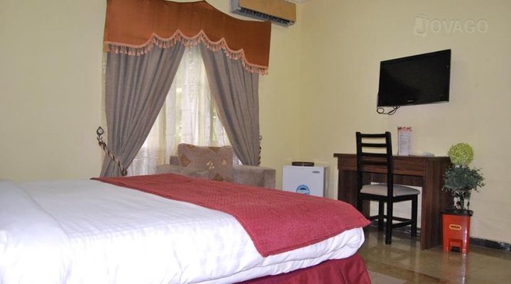 Lamonde Guest House (Orlu Rd.)