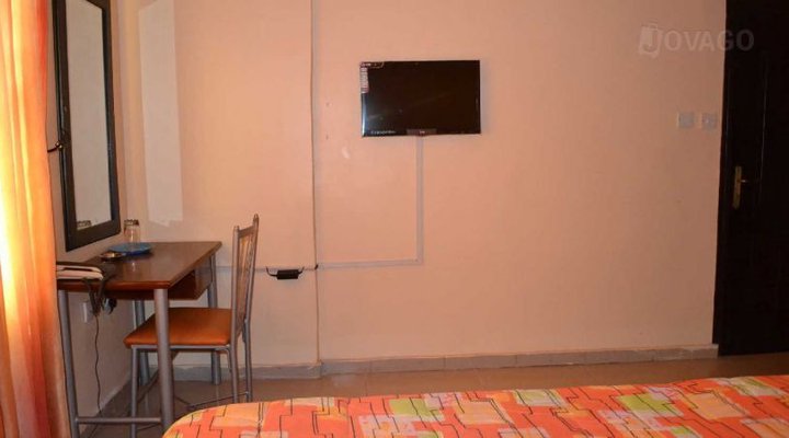 Almond Suites Down Town