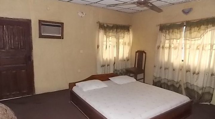 De-Wise Hotel