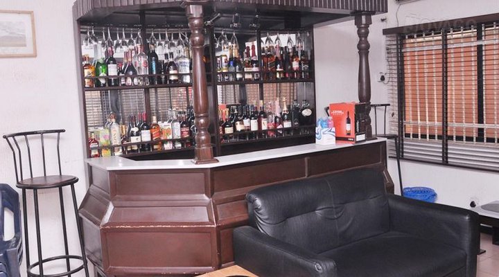 Aso Rock Bar & Guest House