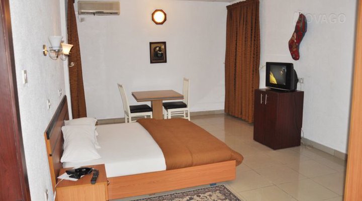 Royal Stay Hotel